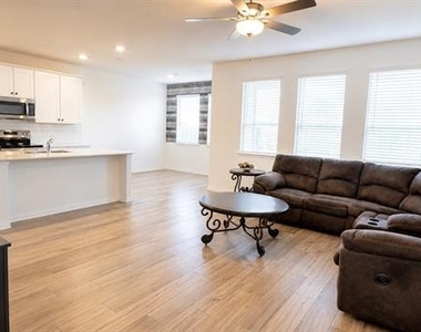 5119 Penrose Drive - Photo Thumbnail 4