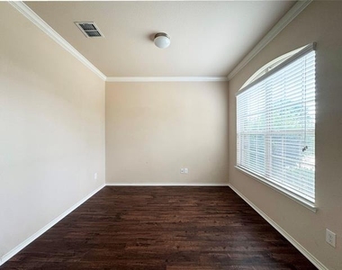 9100 Spurs Trail - Photo Thumbnail 12