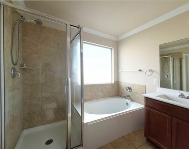 9100 Spurs Trail - Photo Thumbnail 16