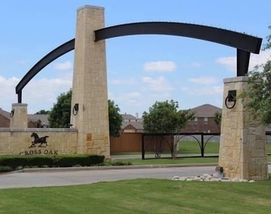 9100 Spurs Trail - Photo Thumbnail 33