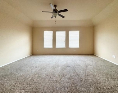 9100 Spurs Trail - Photo Thumbnail 14