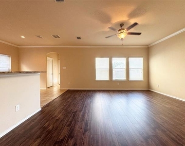 9100 Spurs Trail - Photo Thumbnail 8
