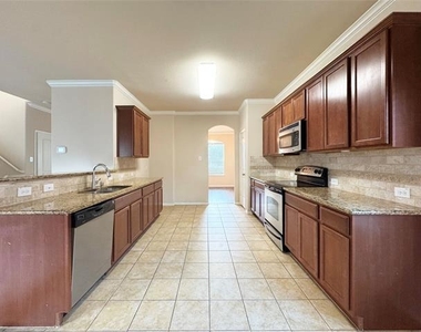 9100 Spurs Trail - Photo Thumbnail 5
