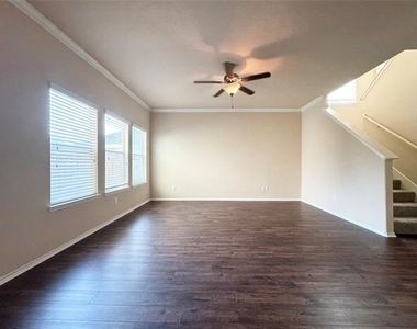 9100 Spurs Trail - Photo Thumbnail 9