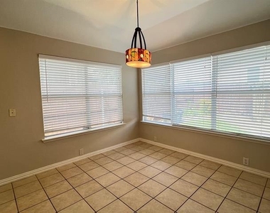 10204 Star Fish Street - Photo Thumbnail 11