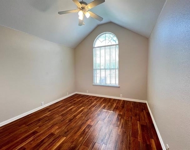 10204 Star Fish Street - Photo Thumbnail 17