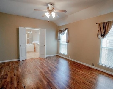 10204 Star Fish Street - Photo Thumbnail 14