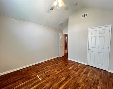 10204 Star Fish Street - Photo Thumbnail 18