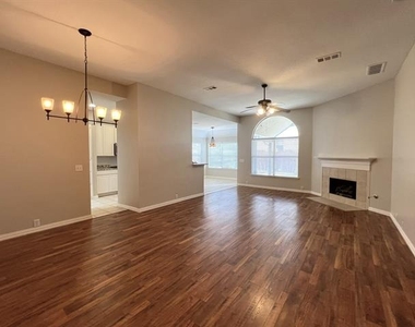 10204 Star Fish Street - Photo Thumbnail 2