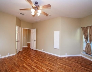 10204 Star Fish Street - Photo Thumbnail 15