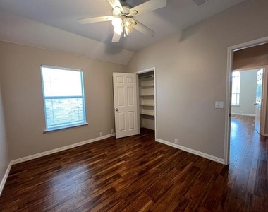 10204 Star Fish Street - Photo Thumbnail 21