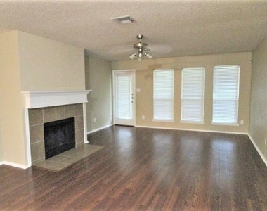 9836 Carter Drive - Photo Thumbnail 5