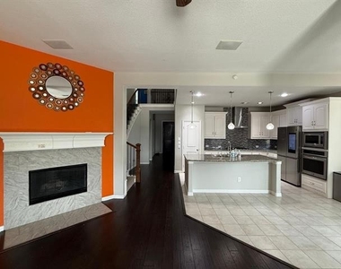 5613 Alpenrose Avenue - Photo Thumbnail 9