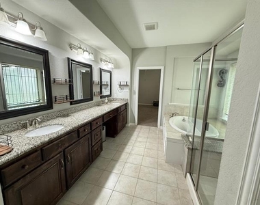 5613 Alpenrose Avenue - Photo Thumbnail 12