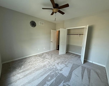5613 Alpenrose Avenue - Photo Thumbnail 3