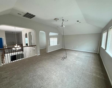 5613 Alpenrose Avenue - Photo Thumbnail 14