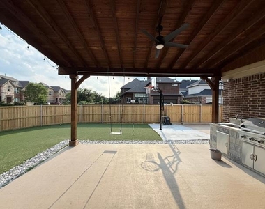 5613 Alpenrose Avenue - Photo Thumbnail 22