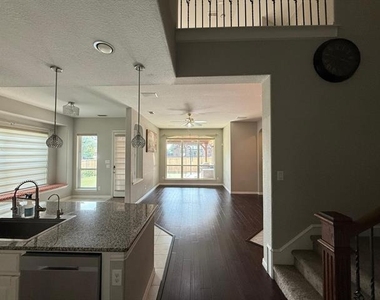 5613 Alpenrose Avenue - Photo Thumbnail 6