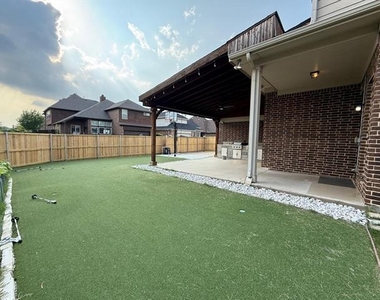 5613 Alpenrose Avenue - Photo Thumbnail 18