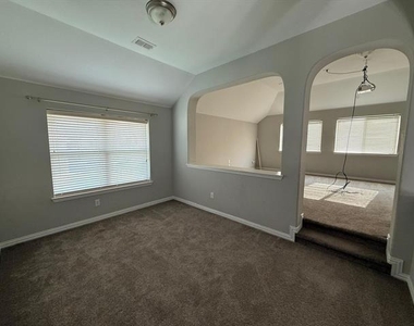 5613 Alpenrose Avenue - Photo Thumbnail 15