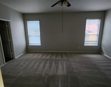 9201 Popes Creek Court - Photo Thumbnail 3