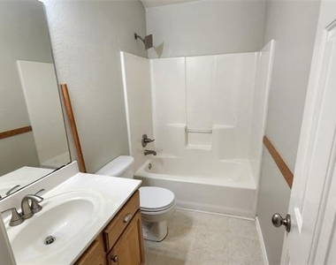 9201 Popes Creek Court - Photo Thumbnail 12