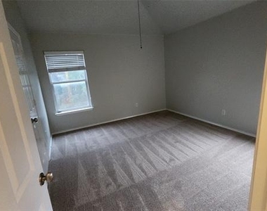 9201 Popes Creek Court - Photo Thumbnail 13
