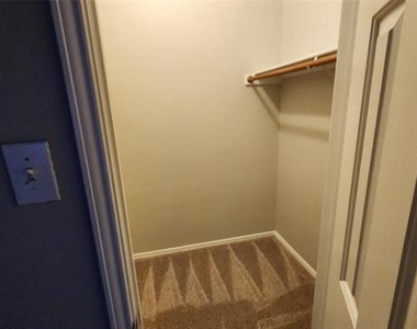 9201 Popes Creek Court - Photo Thumbnail 17