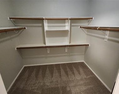 9201 Popes Creek Court - Photo Thumbnail 5