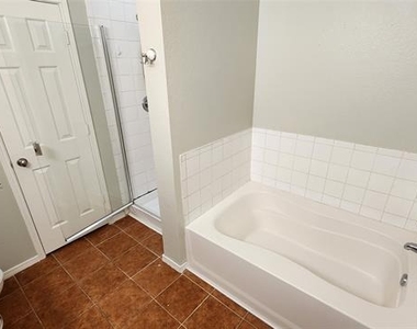 9201 Popes Creek Court - Photo Thumbnail 4