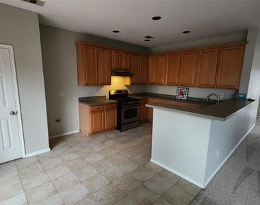 9201 Popes Creek Court - Photo Thumbnail 8