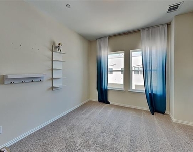 1192 Daybreak Drive - Photo Thumbnail 11