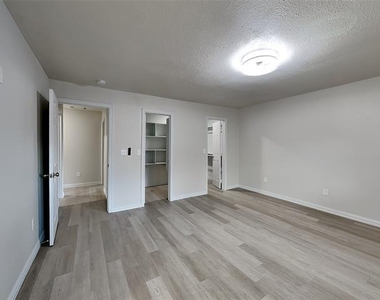 4348 Spindletree Lane - Photo Thumbnail 7
