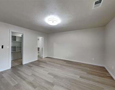 4348 Spindletree Lane - Photo Thumbnail 6