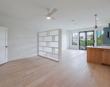 309 W Daggett Avenue - Photo Thumbnail 2