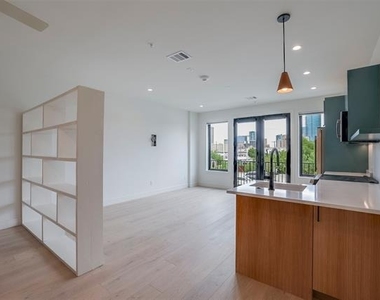 309 W Daggett Avenue - Photo Thumbnail 3