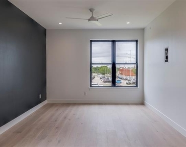 309 W Daggett Avenue - Photo Thumbnail 4