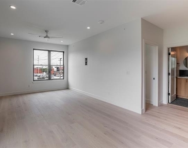309 W Daggett Avenue - Photo Thumbnail 5