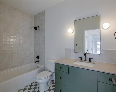309 W Daggett Avenue - Photo Thumbnail 8
