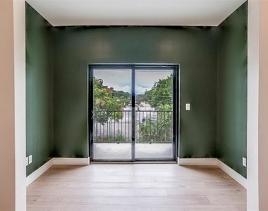 309 W Daggett Avenue - Photo Thumbnail 6
