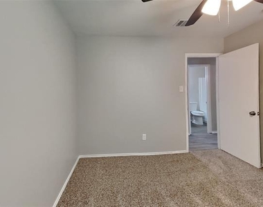 7445 Sienna Ridge Lane - Photo Thumbnail 11