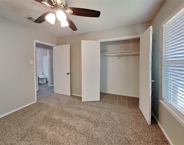 7445 Sienna Ridge Lane - Photo Thumbnail 12