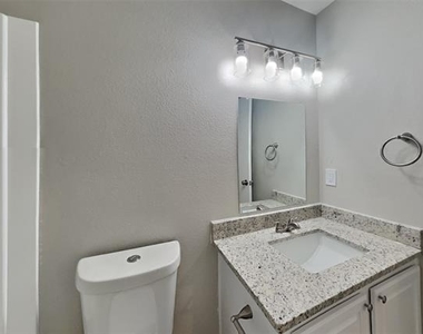 7445 Sienna Ridge Lane - Photo Thumbnail 10