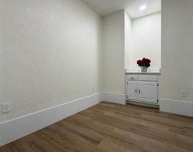 108 Amory Drive - Photo Thumbnail 3