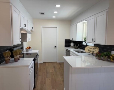 108 Amory Drive - Photo Thumbnail 11