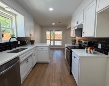 108 Amory Drive - Photo Thumbnail 14
