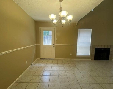 1226 W Hudgins Street - Photo Thumbnail 6