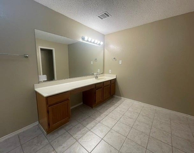 1226 W Hudgins Street - Photo Thumbnail 15