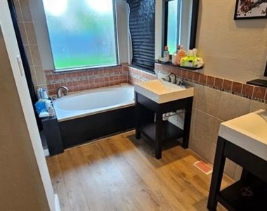 7801 Estates Way - Photo Thumbnail 13