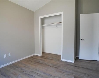 7801 Estates Way - Photo Thumbnail 18